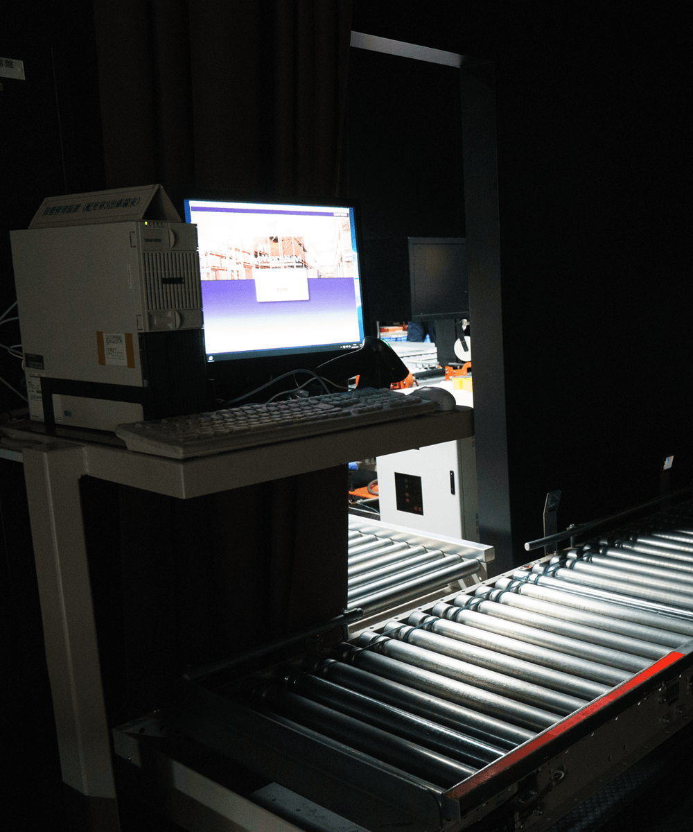 01. 空港照明の保守管理を開港以来、一手に担う企業