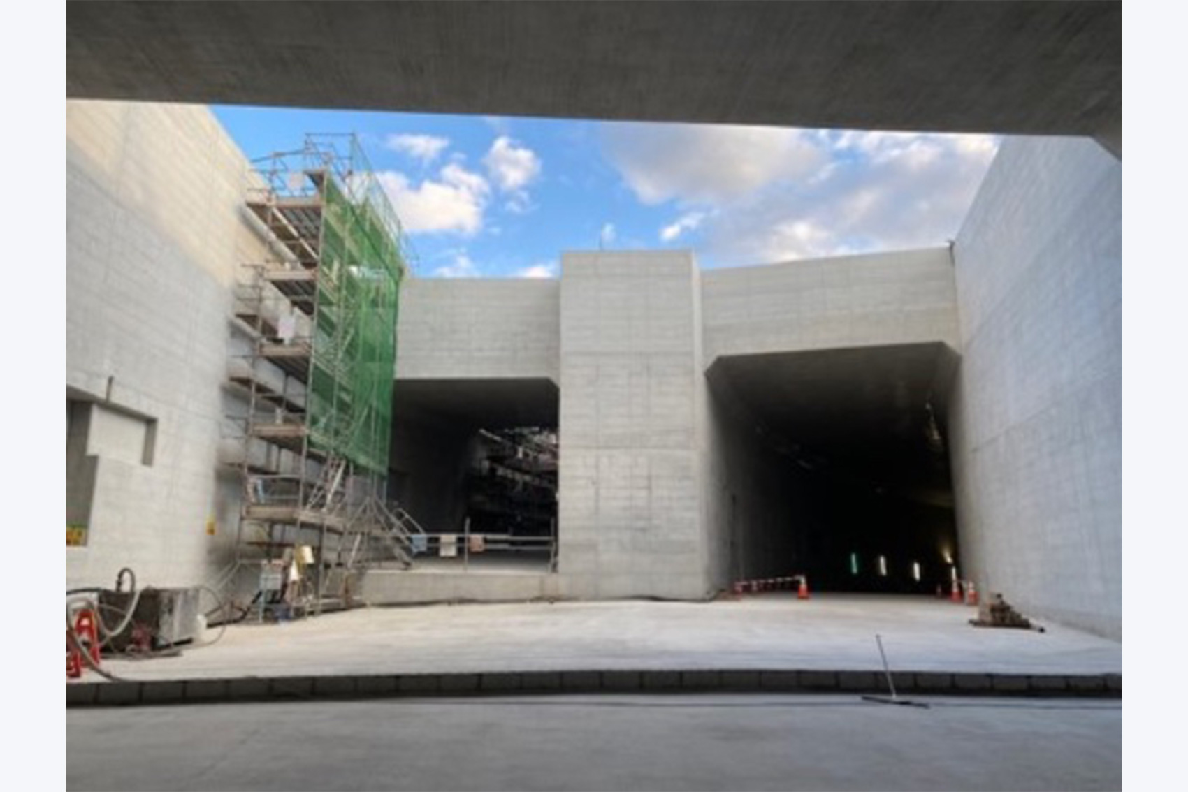 白岩工業の現場紹介 01「外環中央JCT北側ランプ(その2)工事」