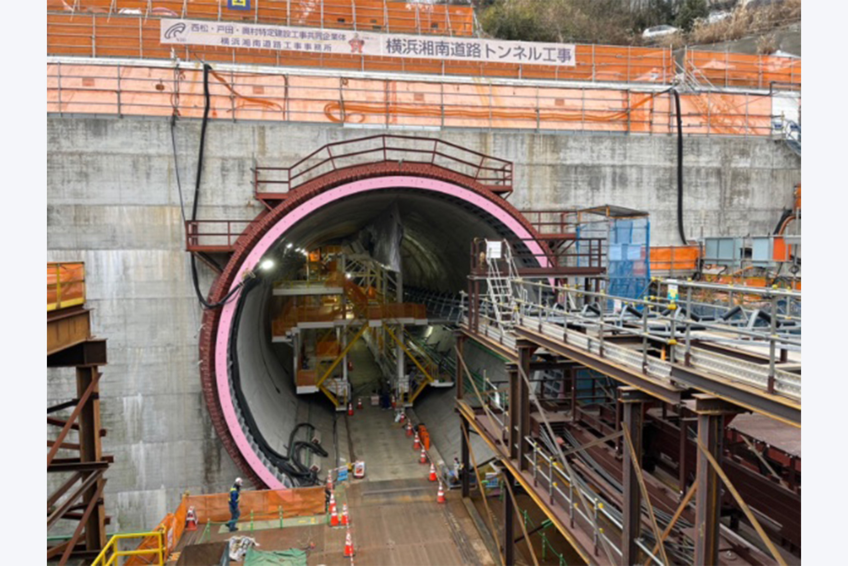 白岩工業の現場紹介 02「横浜湘南道路トンネル工事」