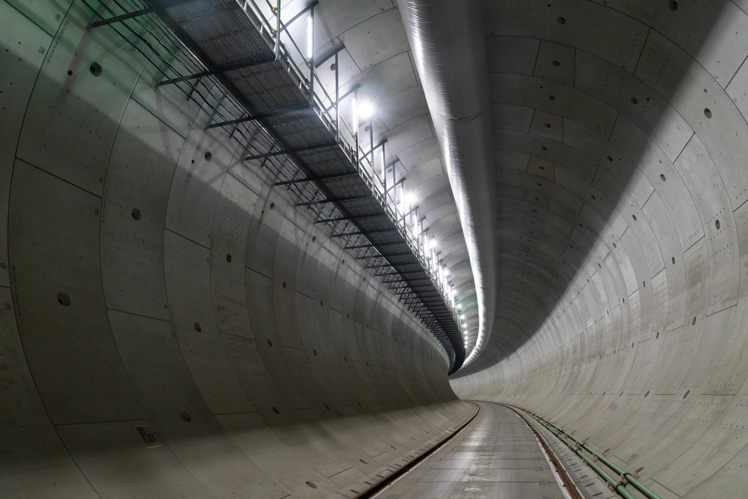 シールド工事とは？仕組みから施工管理の仕事内容、白岩工業の実績まで詳しく解説